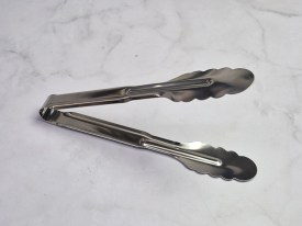 PINZA ACERO p/SERVIR PUNTA ONDULADA  24cm